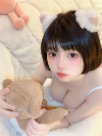 台中巨乳 梨梨 160.48.E.21歲  可愛型女孩 天真無邪的外表下藏著足以把你悶死的巨乳