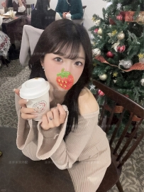詩希（しき）162cm/Ccup/47kg/26歲  擁有清純高雅的氣質與美麗的雙眼，讓人一見難忘